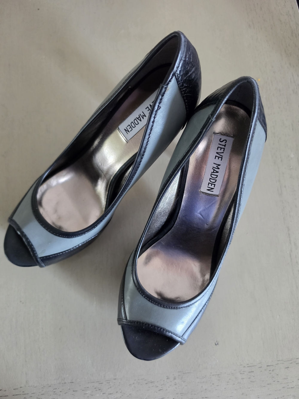 Steve Madden Women's Light Blue and Black Peep-Toe Pumps